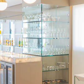 bar de vidro e aço inox para casa